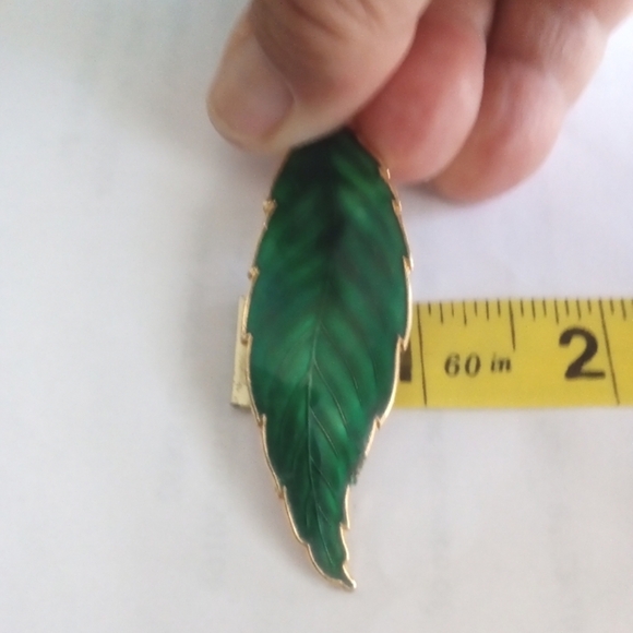 Vintage Green Enamel Leaf Gold Tone Brooch Pin - Picture 4 of 5